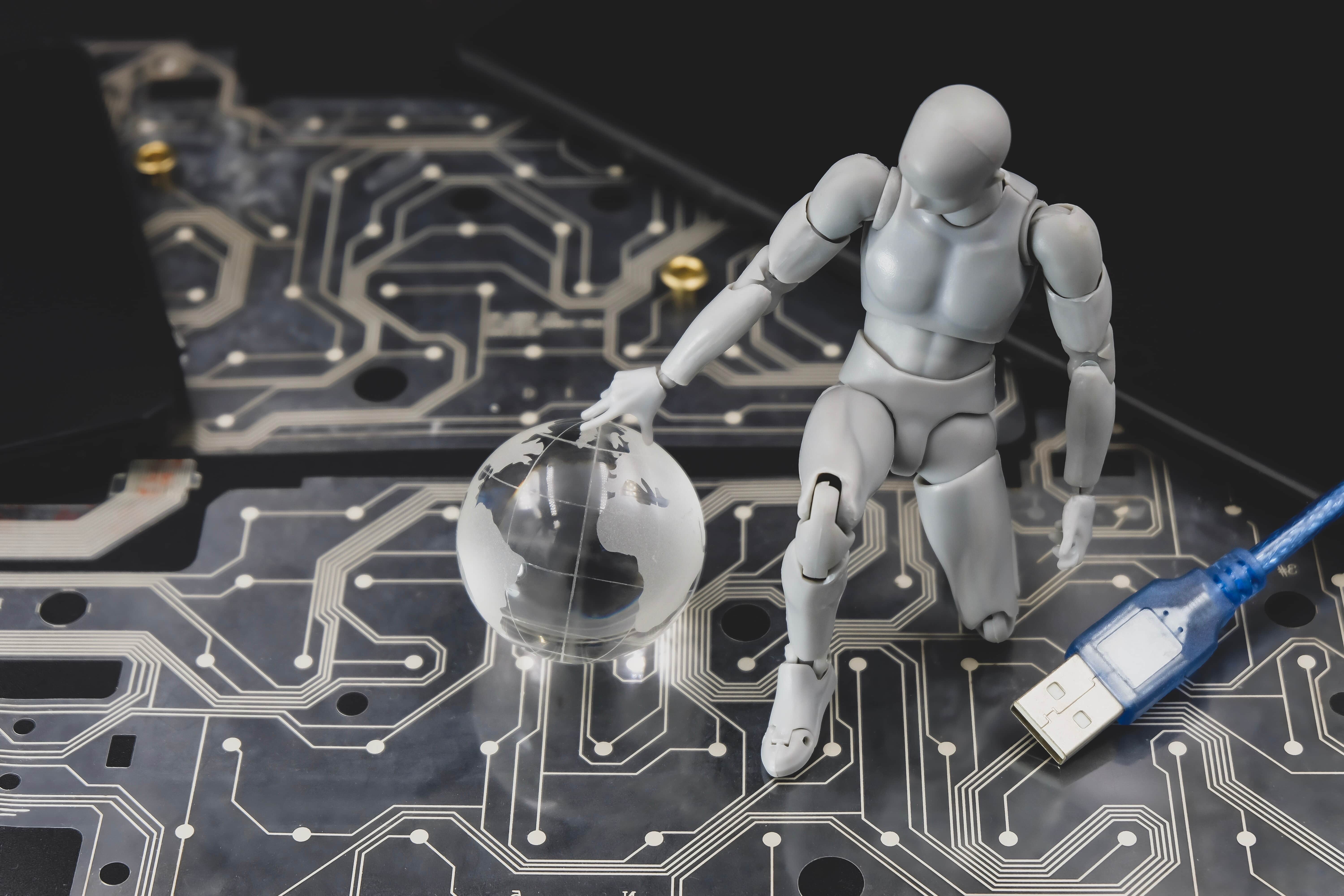 The Future of Business: Integrating IoT, AI, and 5G with Edge Computing