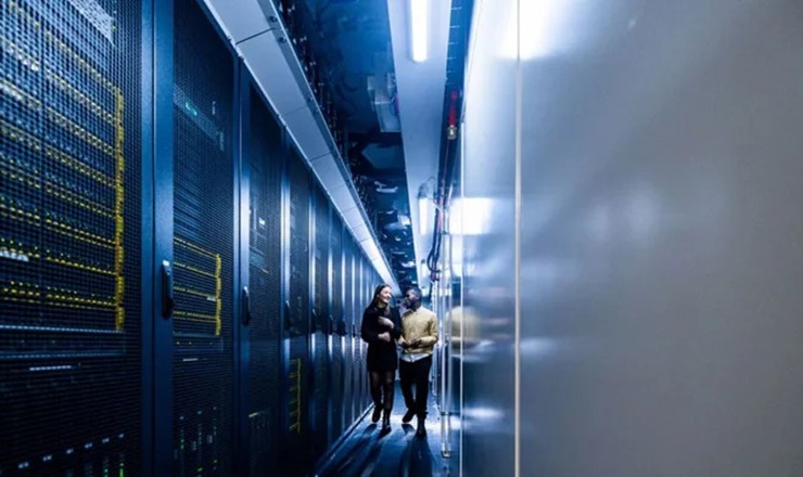 NVIDIA GB200 NVL72 by HPE